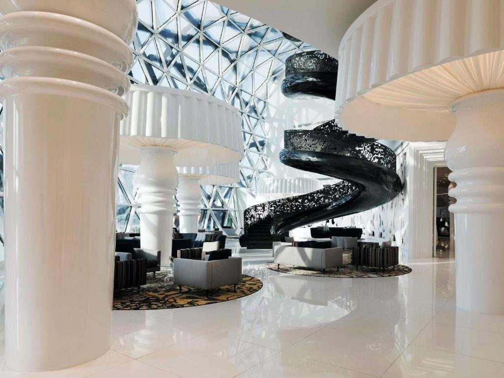 Mondrian Doha Through an Artistic Lens