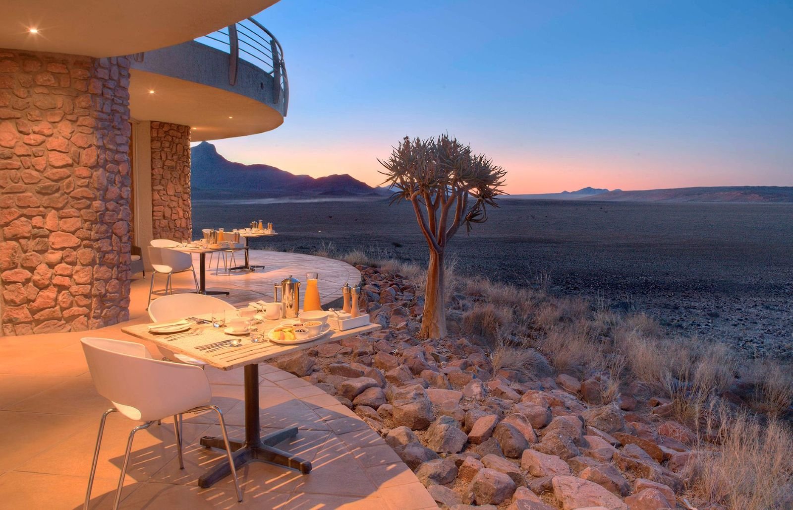 Silence as a Destination: The Rise of Desert Retreats - Lightberg Magazine